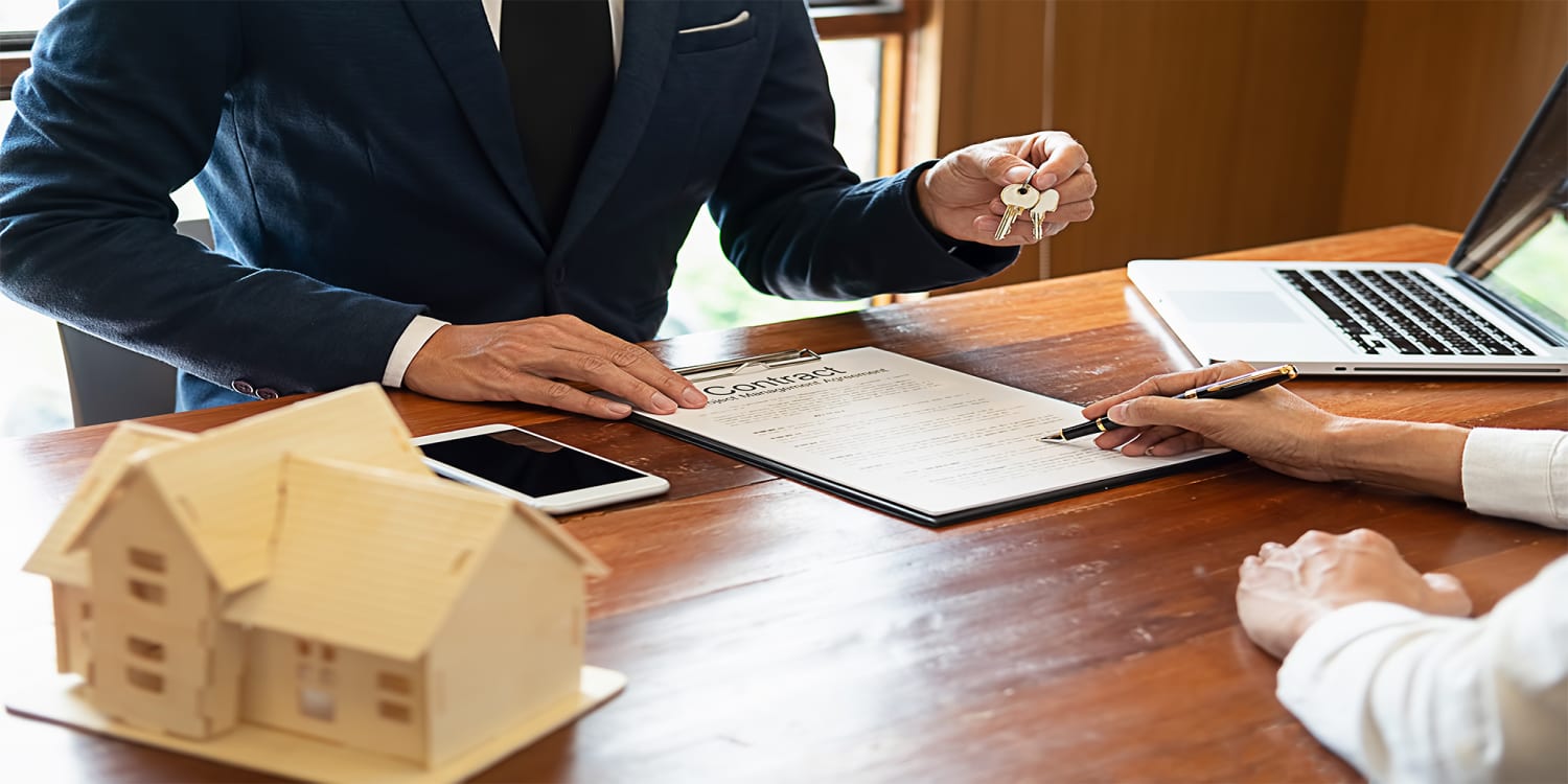 Real estate investor buying house from seller